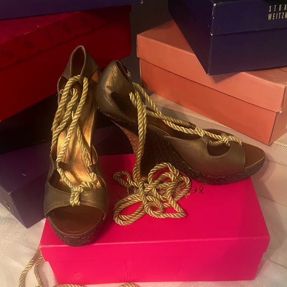 Sz9 Beyoncé’s House of Deréon gold, lace up, platform heels. - Picture 3 of 16